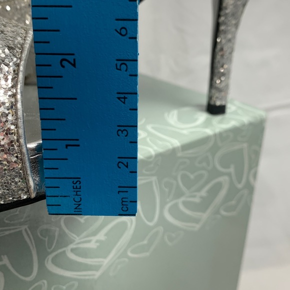 New 8.5 Romantic Soles Silver Glitter Dasha heels - Picture 5 of 8
